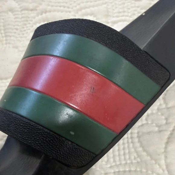 Gucci Slide Sandals with Black, Green, and Red Stripes - Picture 5 of 8